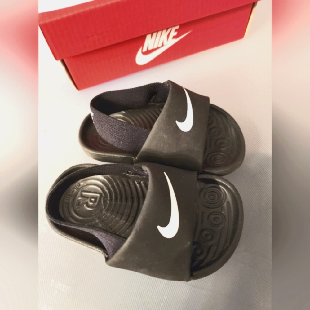 Nike Slide For Boys BLK/WHT Size 4C